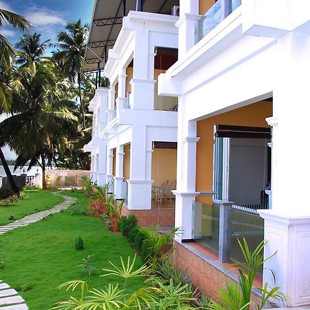 Hotel Blue Waters à Kundapur Extérieur photo