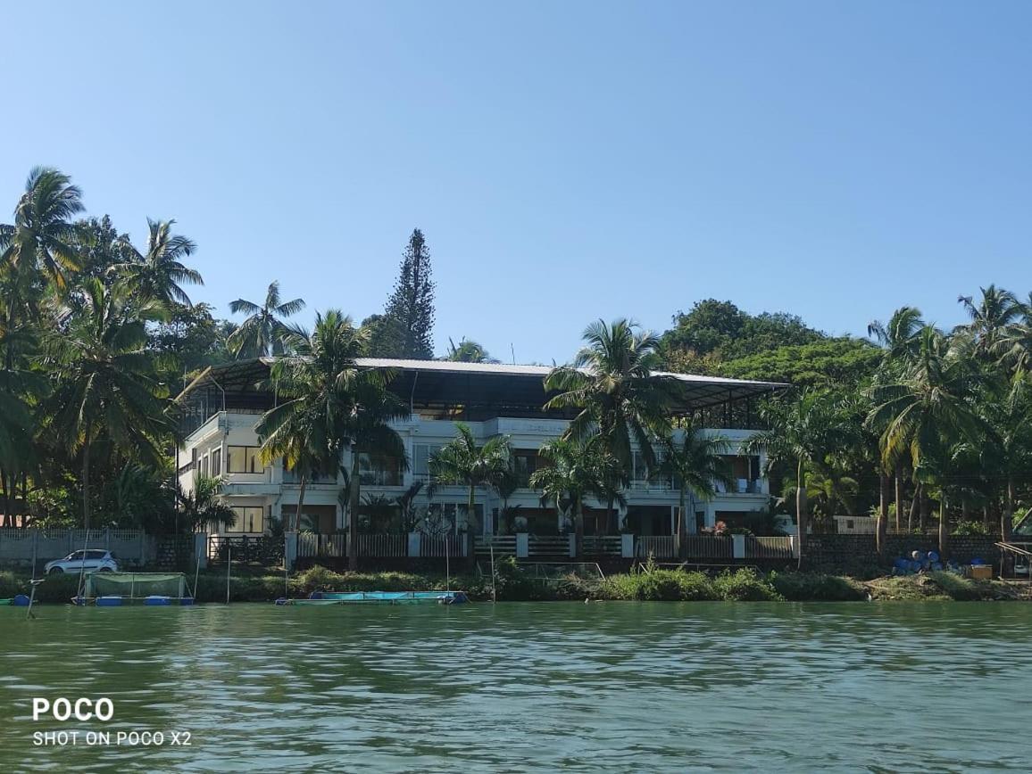 Hotel Blue Waters à Kundapur Extérieur photo