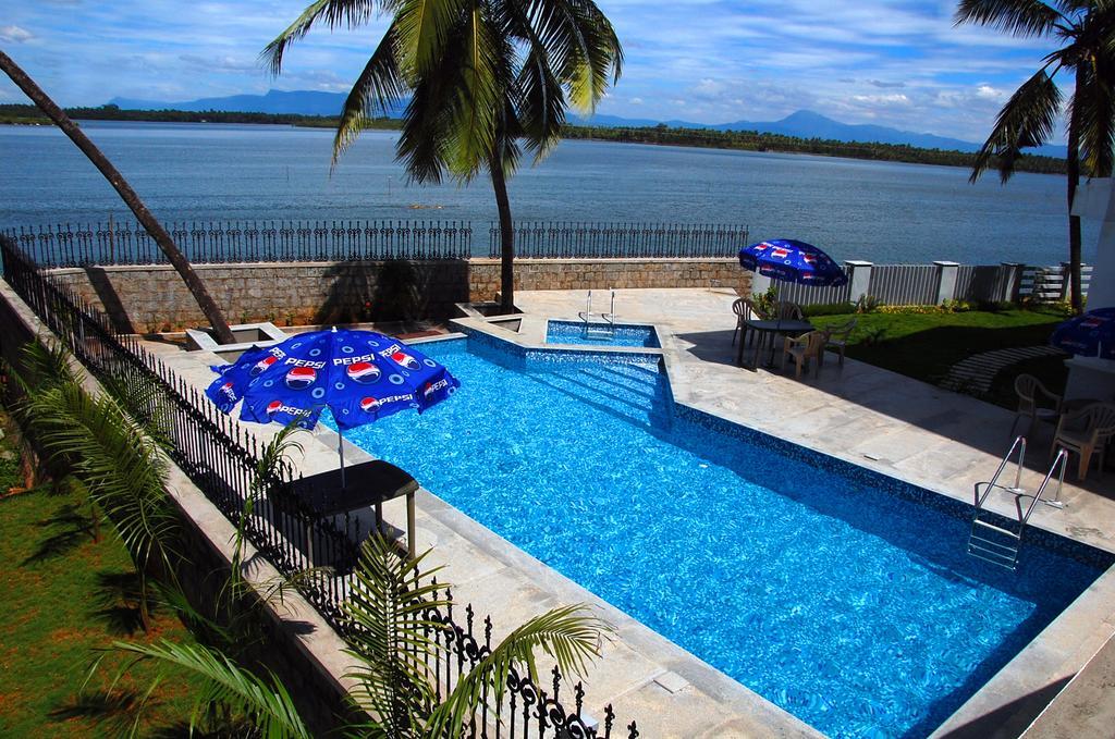 Hotel Blue Waters à Kundapur Extérieur photo